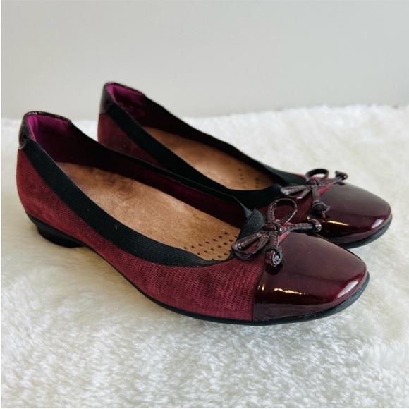 CLARKS Burgundy Leather Candra Glow Flats Size 5 - Picture 2 of 9